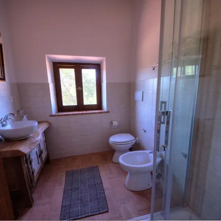 مزرعة للإقامة Poggio Monte